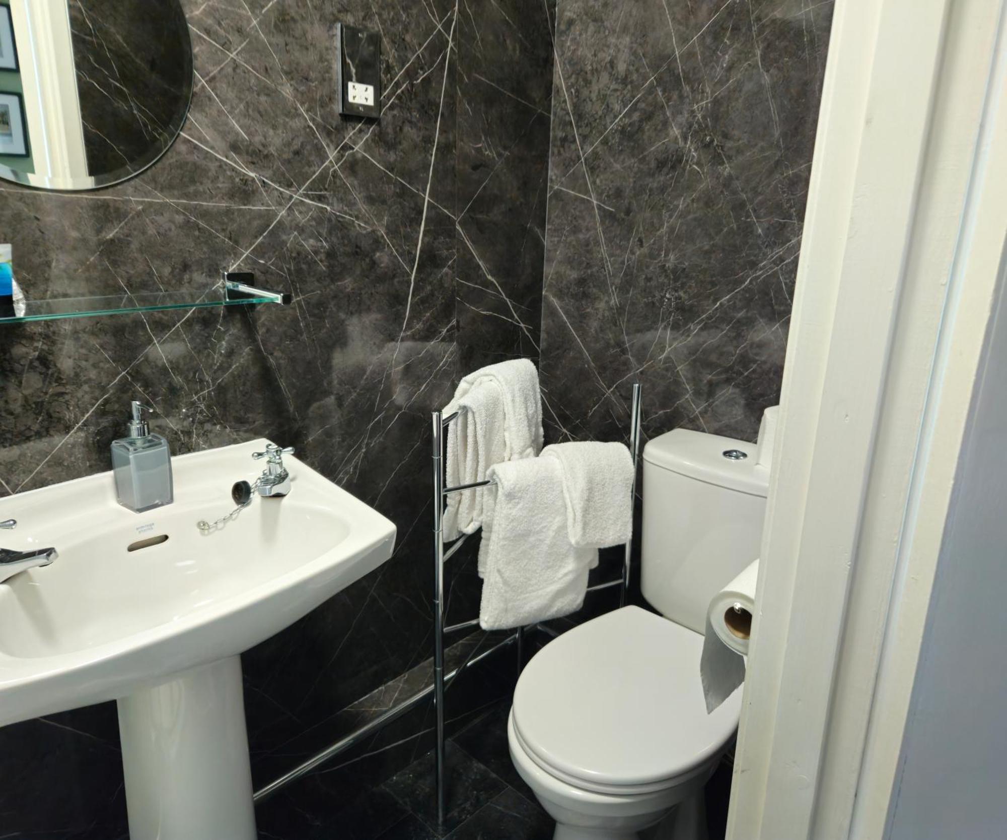 The County Hotel - Self Check-In, Ultra Fast Wi-Fi, Free Parking, Central Location Selkirk Exterior foto