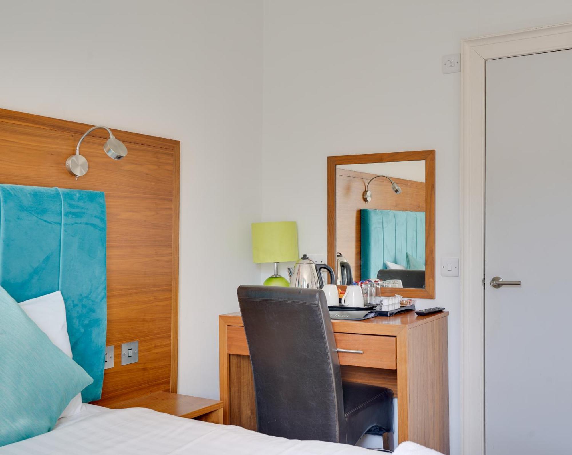 The County Hotel - Self Check-In, Ultra Fast Wi-Fi, Free Parking, Central Location Selkirk Exterior foto