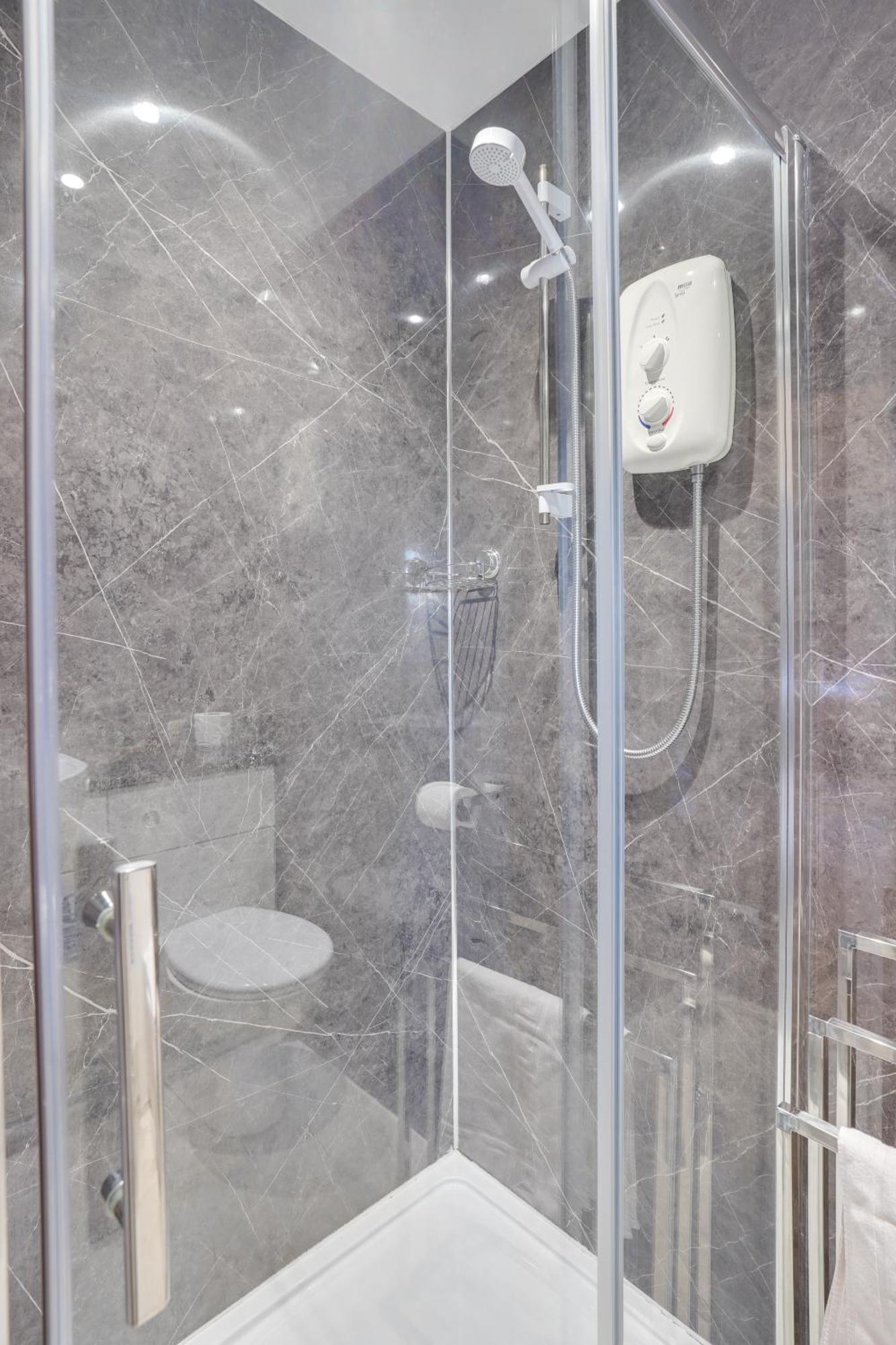 The County Hotel - Self Check-In, Ultra Fast Wi-Fi, Free Parking, Central Location Selkirk Exterior foto