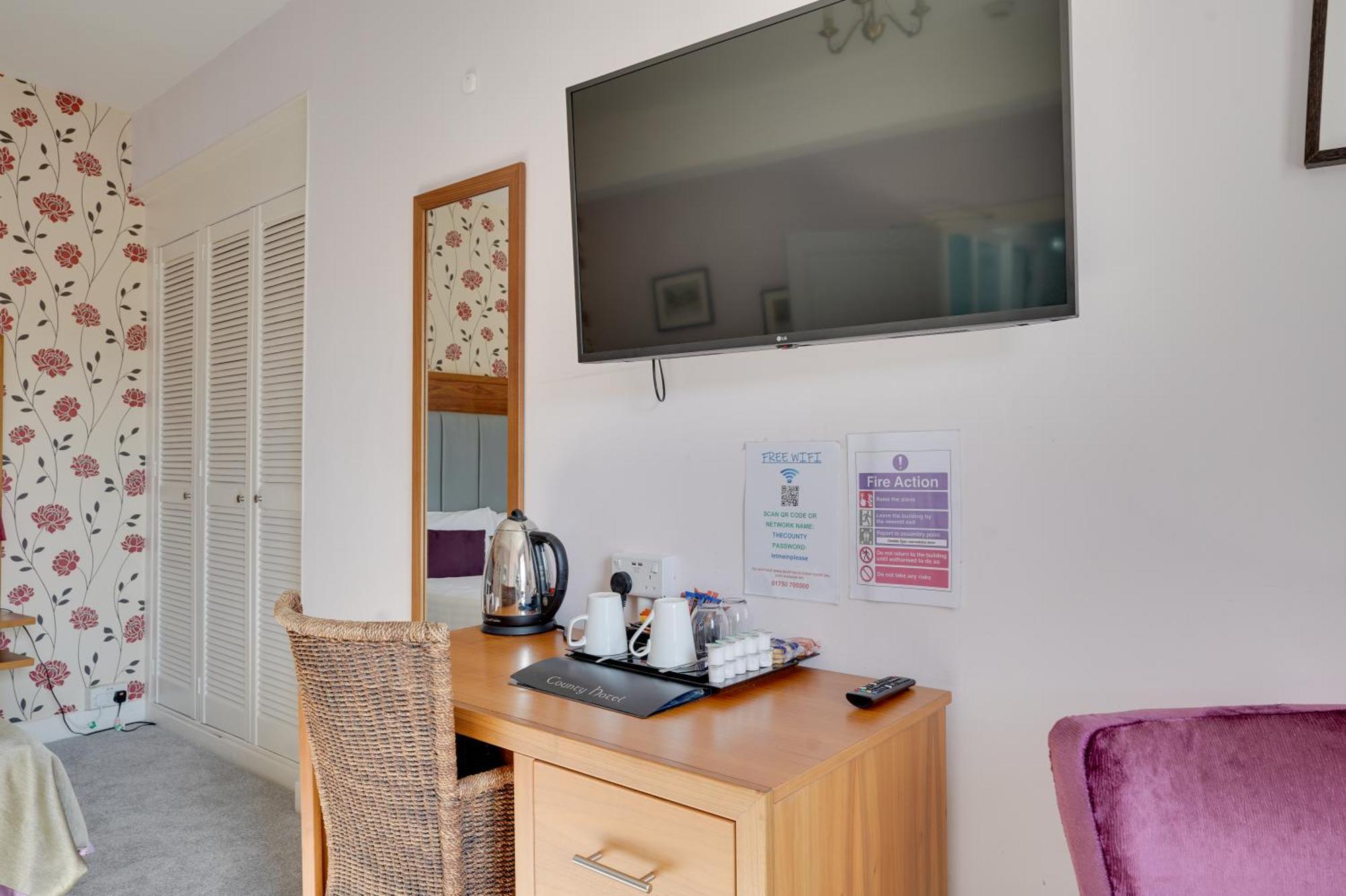 The County Hotel - Self Check-In, Ultra Fast Wi-Fi, Free Parking, Central Location Selkirk Exterior foto